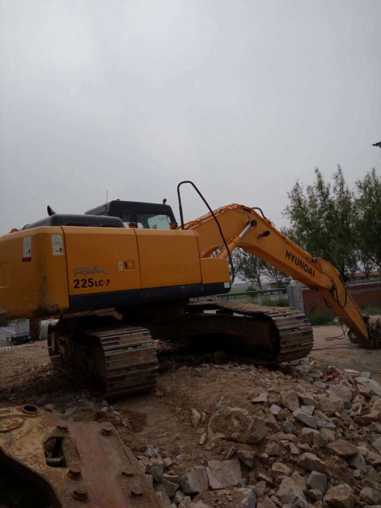 现代r225lc-7 挖掘机