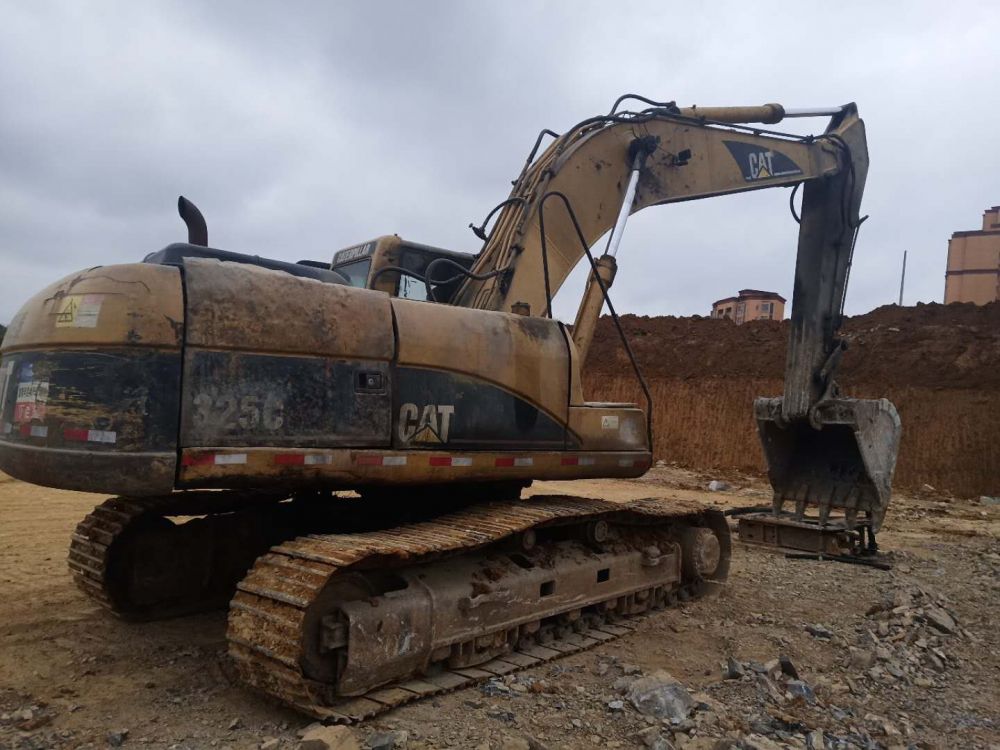卡特325c,要20吨位:25吨年限:不详小时:不详设备型号:325c设备品牌