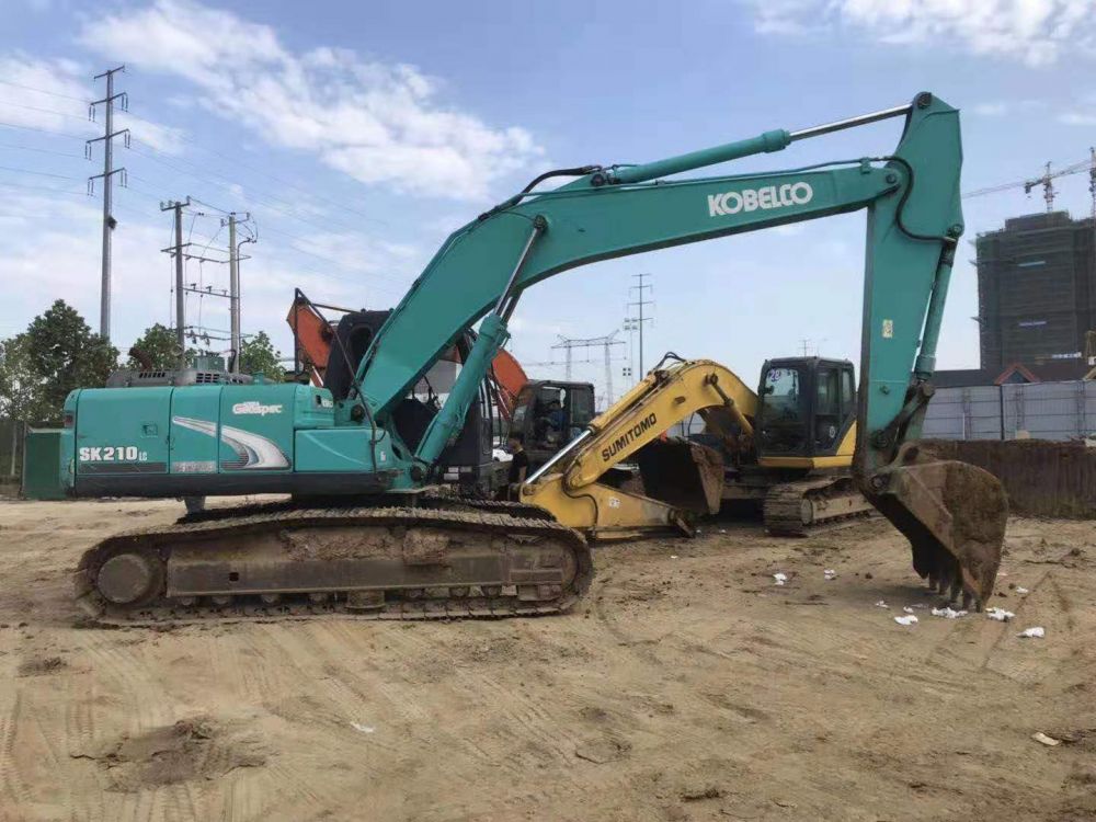 神钢sk210超8挖掘机