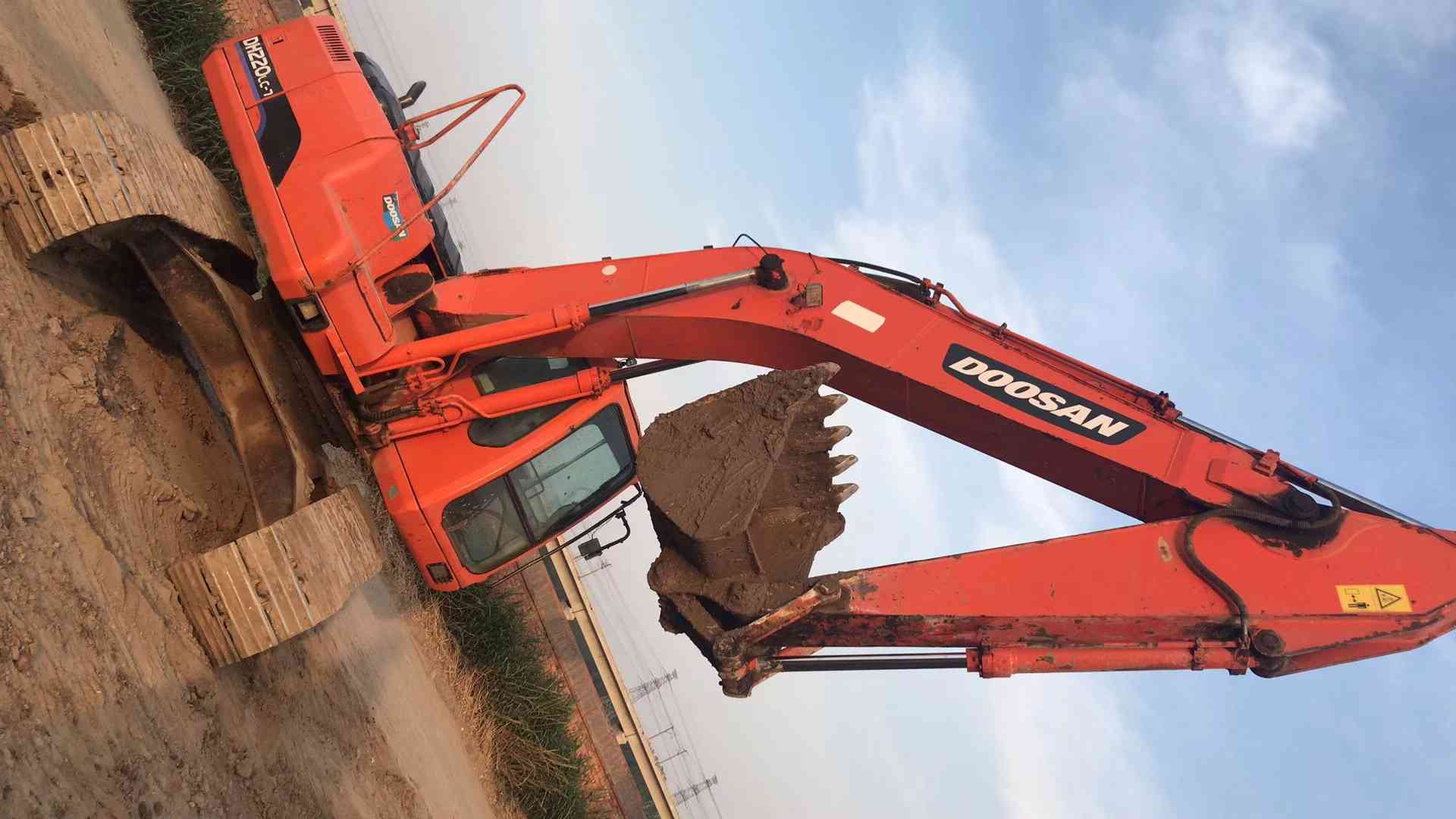 斗山dh220-7 挖掘机