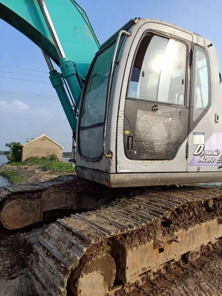 神钢sk200-6e 挖掘机