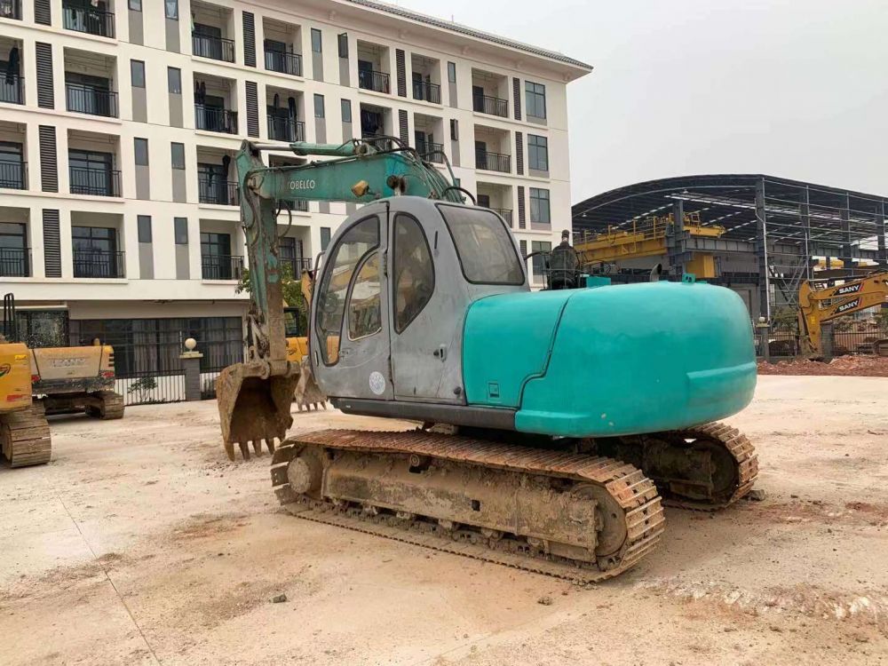 神钢sk120挖掘机