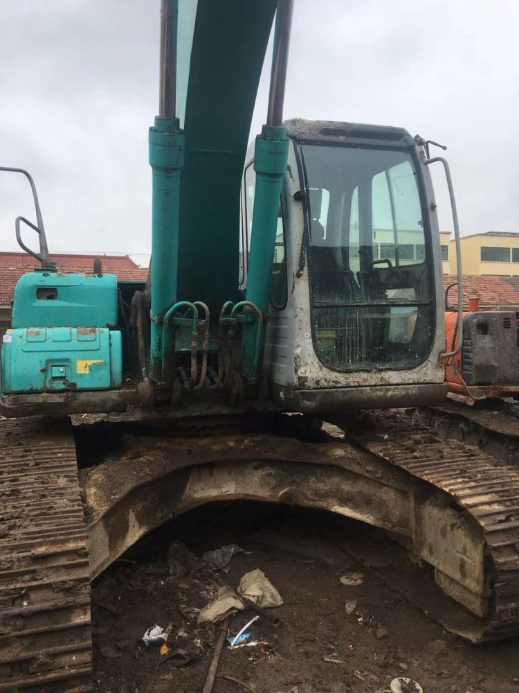 神钢sk200-6e 挖掘机