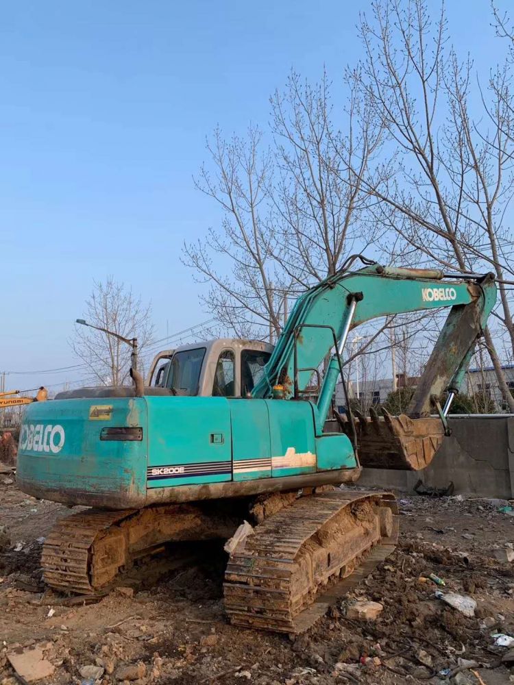 实拍照片20030911号.神钢200-6e,土方车.