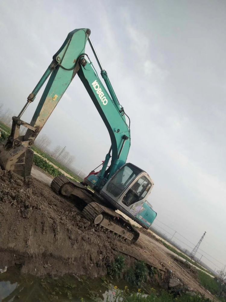 神钢sk200-6e 挖掘机