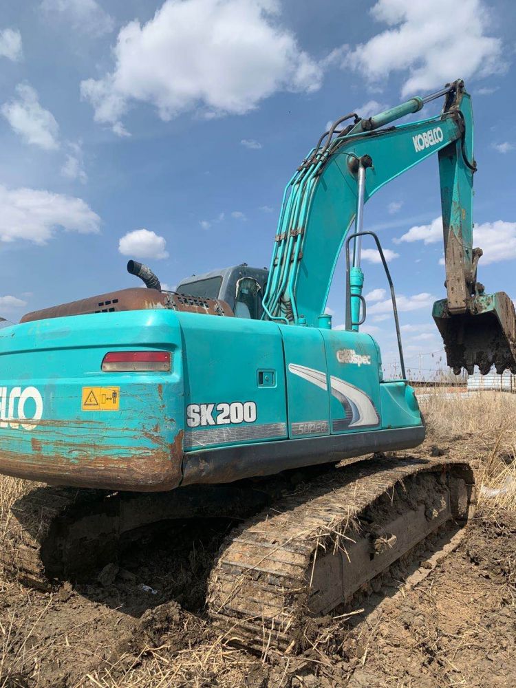 神钢sk200超8挖掘机