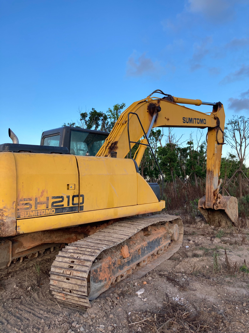 住友sh210a5挖掘机