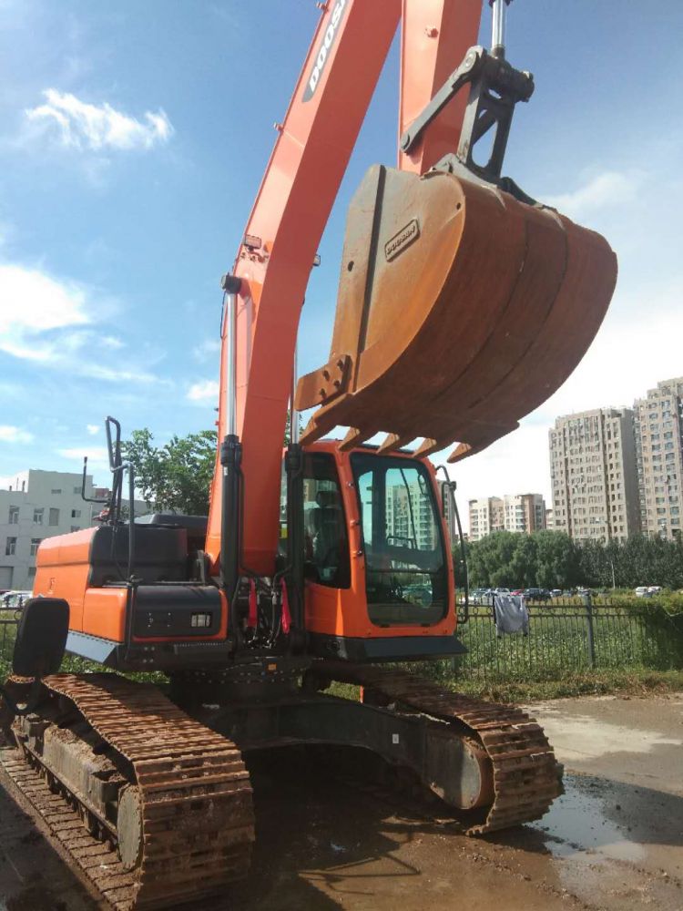 斗山dx230lc 挖掘机