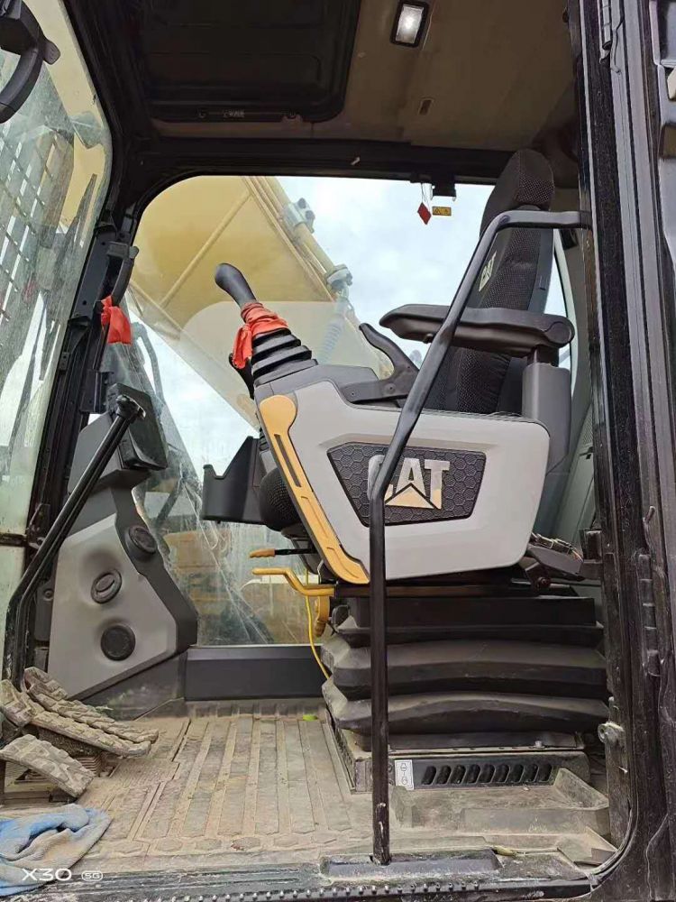 19年卡特320gc, 55万发货吨位:20吨年限:2019年小时:不详设备型号:320