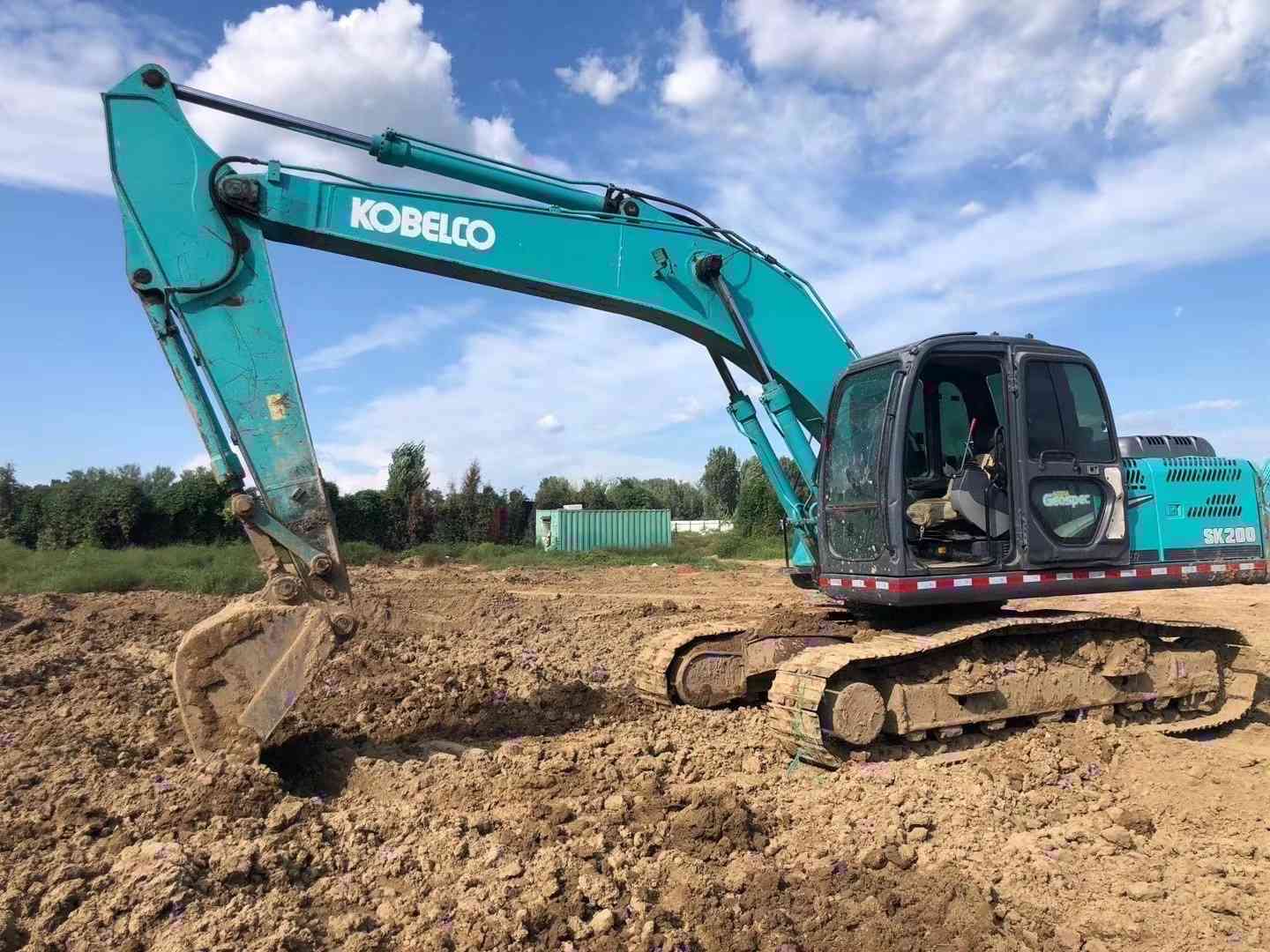 神钢sk200超8挖掘机